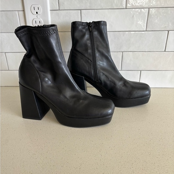 Womens Diba Platform Chunky High Heel Ankle Boots Black Square Toe Size 8 EUC - Picture 2 of 7